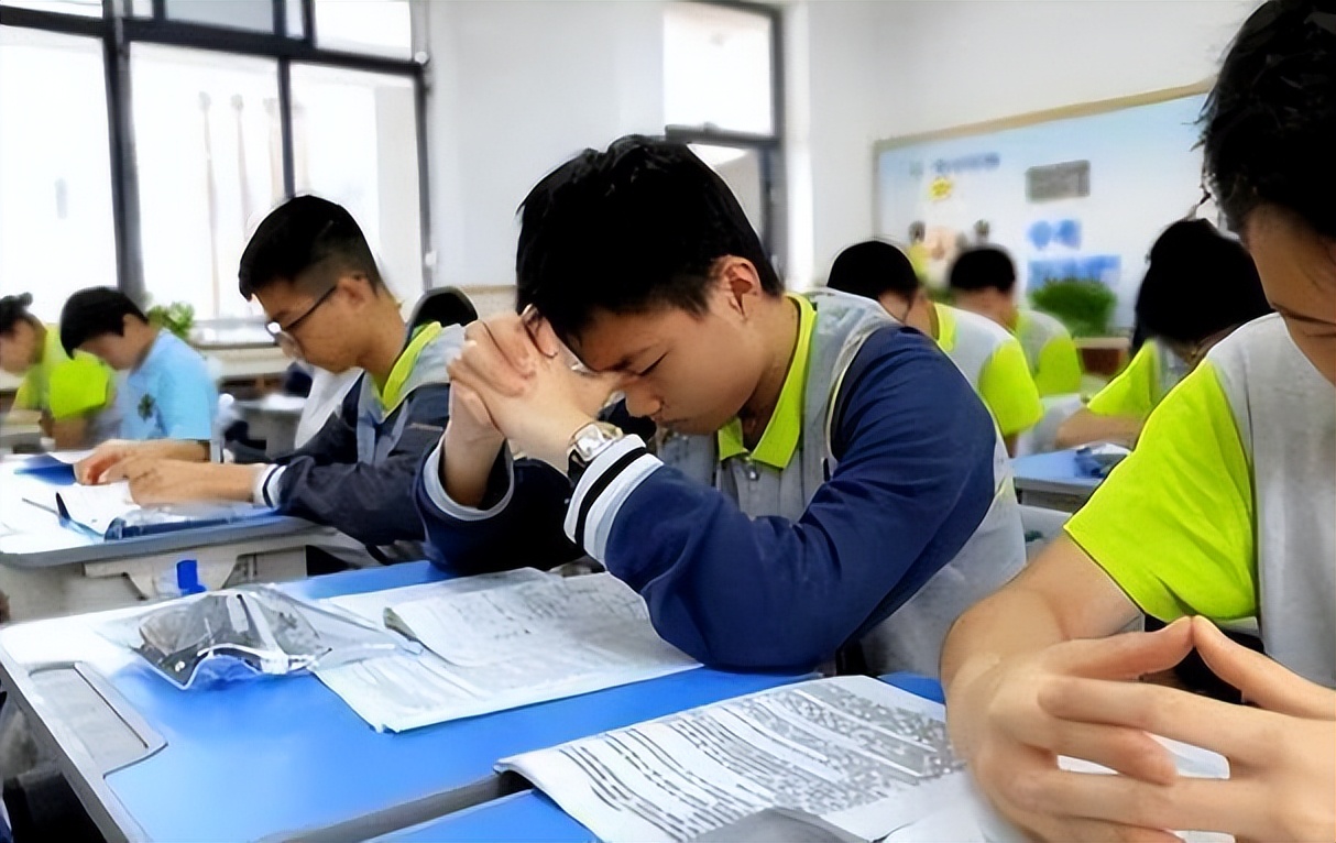 初中孩子上课走神不专注怎么办，初中孩子不爱学怎么办抓住三个关键？插图