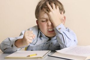 小孩读书不开窍怎么办，小孩读书注意力不集中是怎么回事?